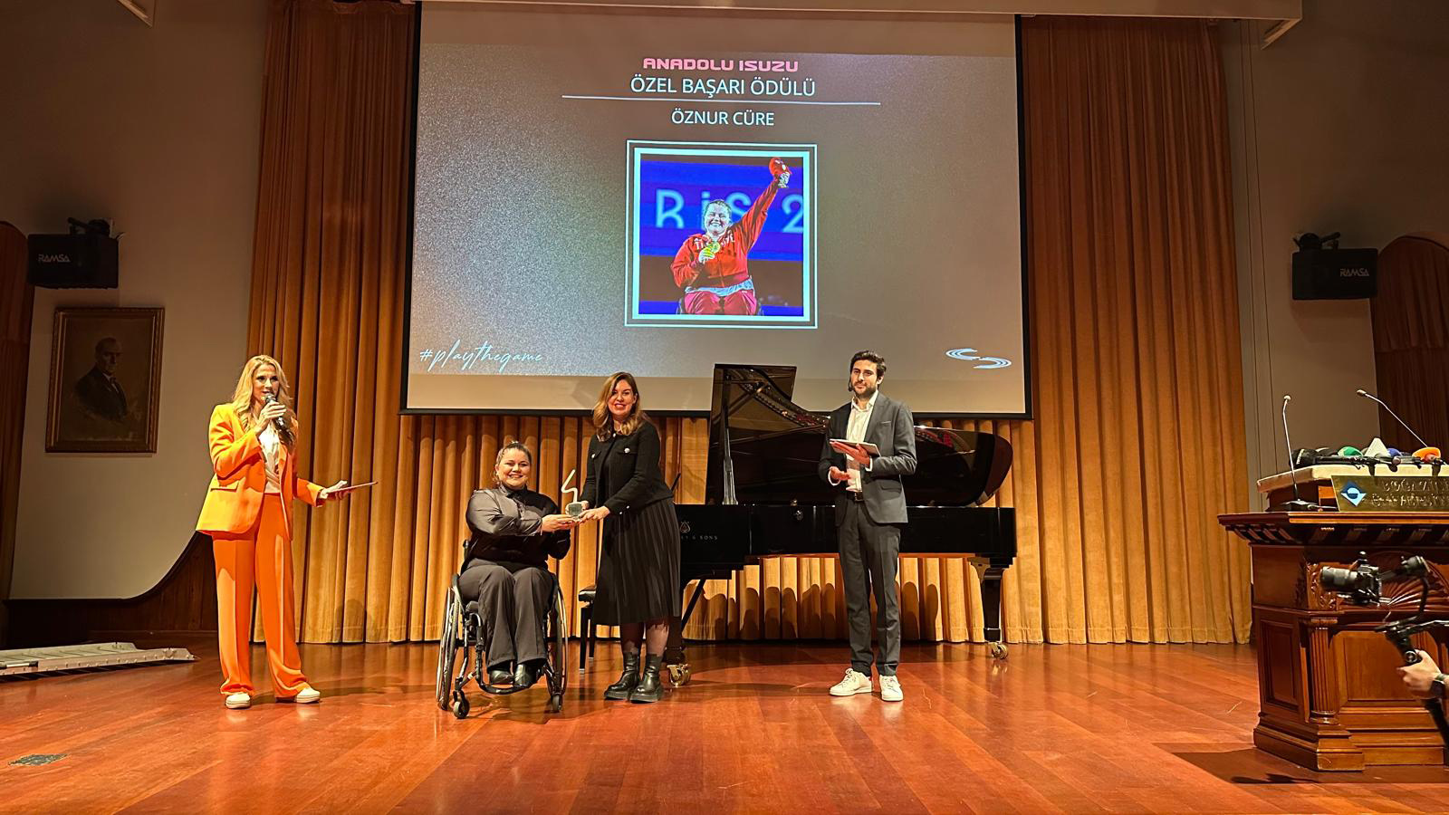 Meaningful Presentation to Paralympic Athlete Öznur Cüre Girdi from Anadolu Isuzu